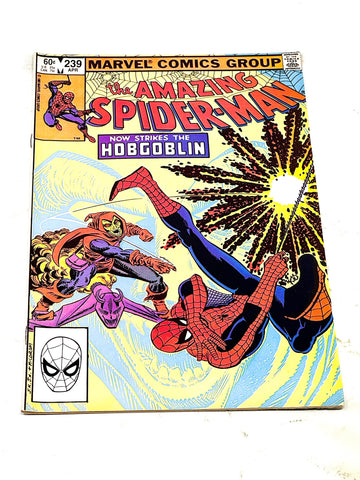 AMAZING SPIDER-MAN #239. VFN- CONDITION.